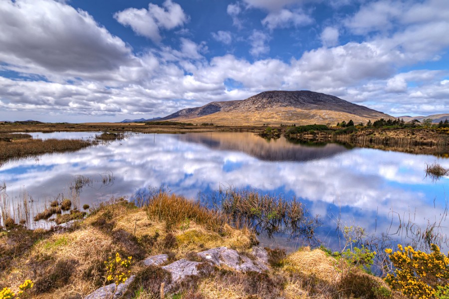Où sont situés les lacs du Connemara ?